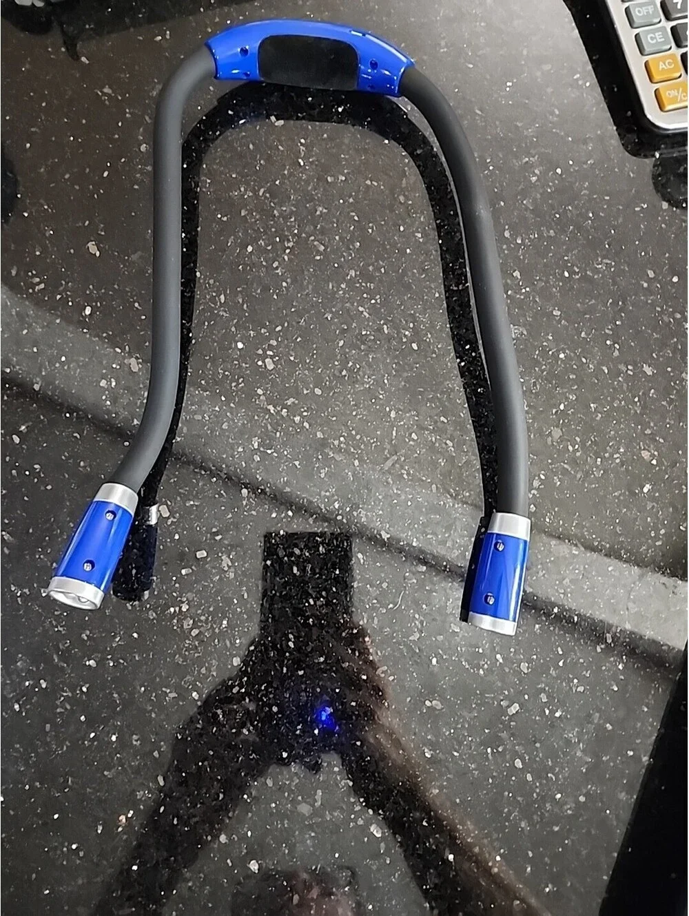 Luz De Lectura De Cuello Marca Vekkia Flexible Con 3 Niveles De Iluminacion